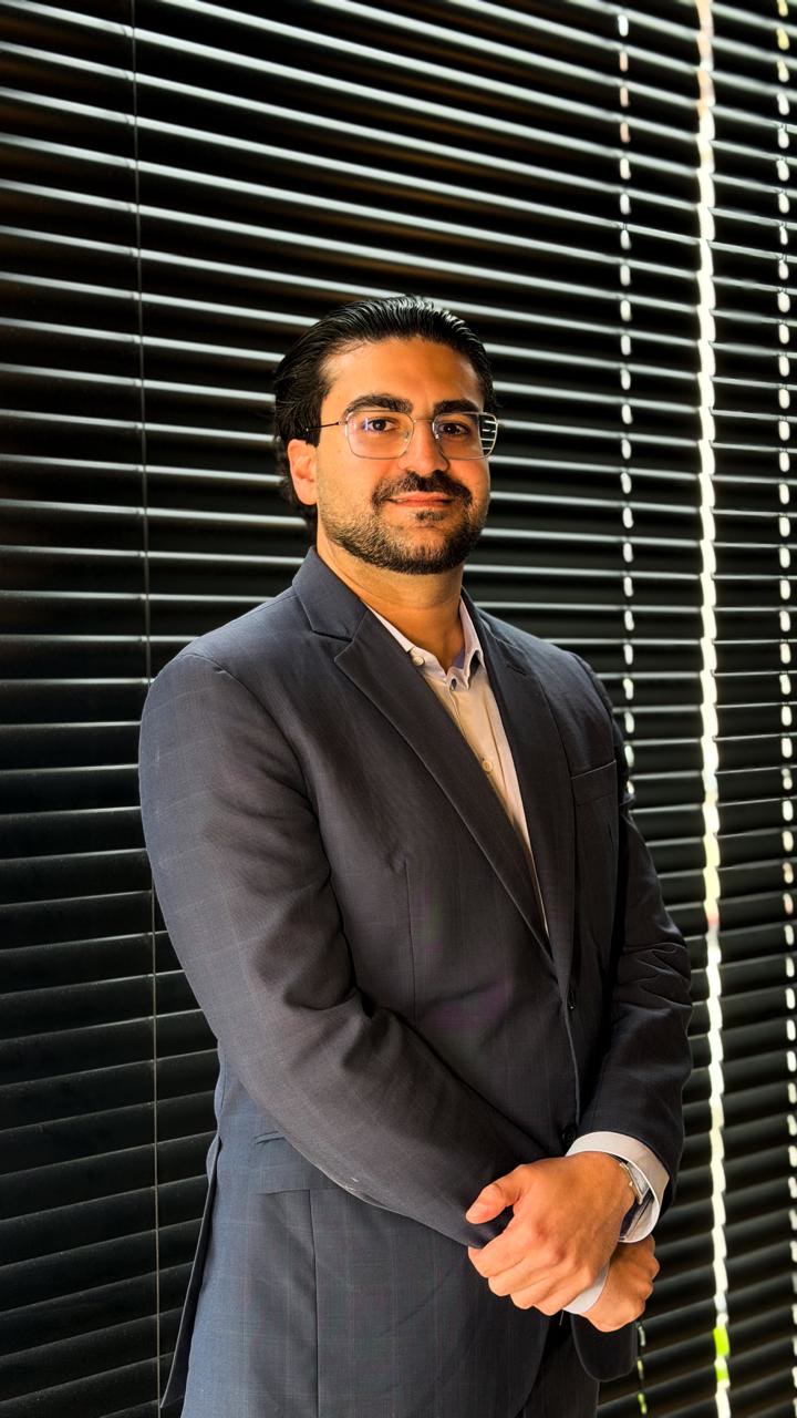 Páris Teixeira, sócio
